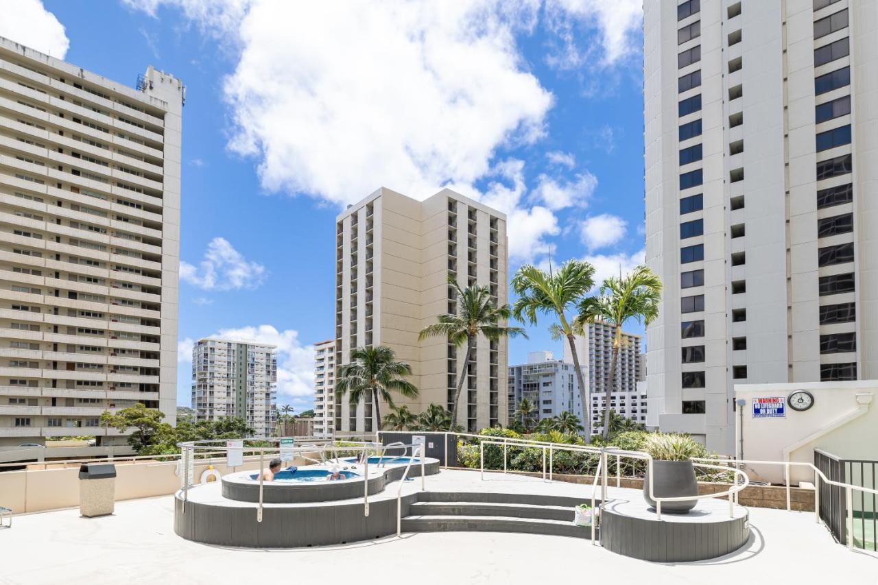 Waikiki Banyan 1Br With Great Ocean Views, Steps To Beach & Parking! โฮโนลูลู ภายนอก รูปภาพ