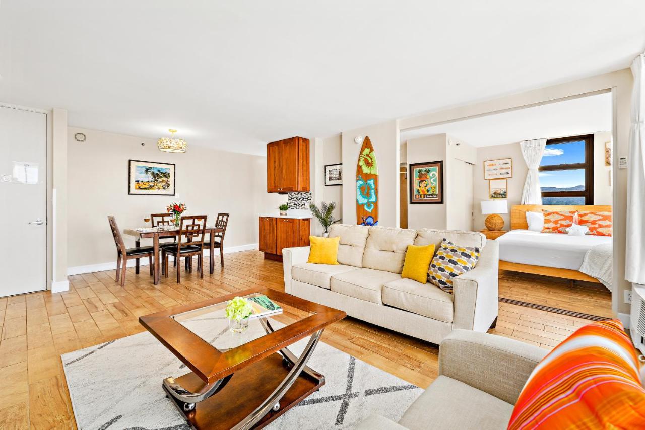 Waikiki Banyan 1Br With Great Ocean Views, Steps To Beach & Parking! โฮโนลูลู ภายนอก รูปภาพ