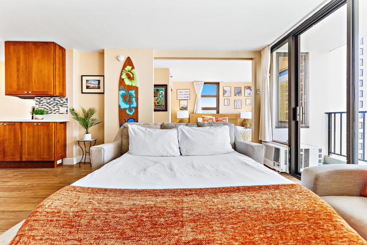 Waikiki Banyan 1Br With Great Ocean Views, Steps To Beach & Parking! โฮโนลูลู ภายนอก รูปภาพ