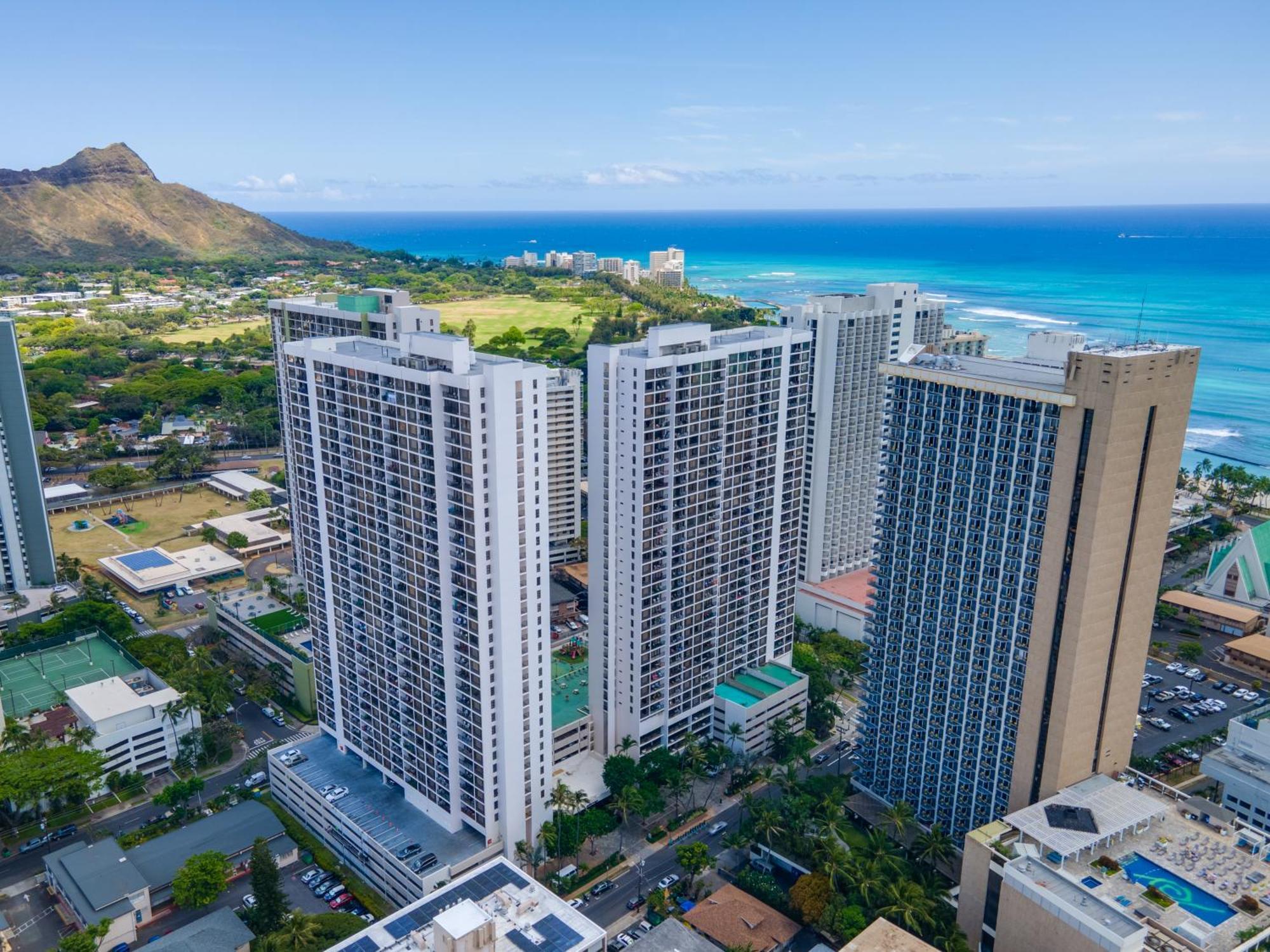 Waikiki Banyan 1Br With Great Ocean Views, Steps To Beach & Parking! โฮโนลูลู ภายนอก รูปภาพ