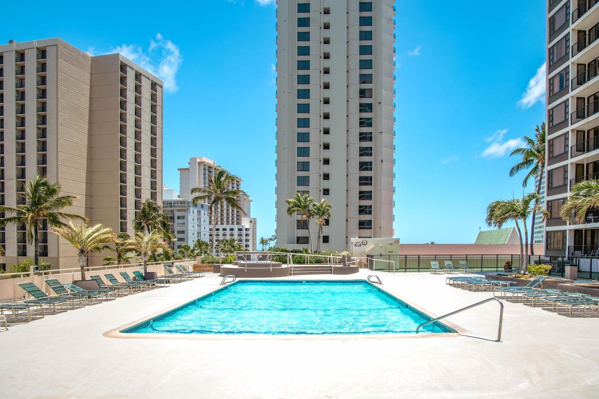 Waikiki Banyan 1Br With Great Ocean Views, Steps To Beach & Parking! โฮโนลูลู ภายนอก รูปภาพ